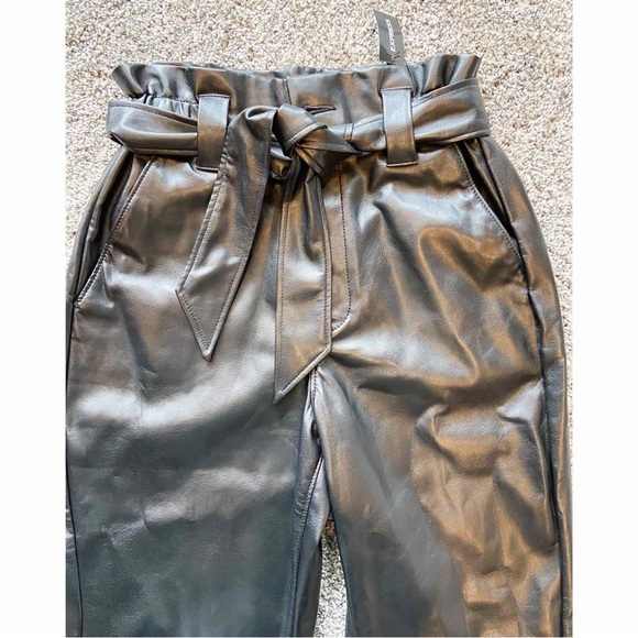 Express Super High Waisted Faux Leather Belted Ankle Pant Black NWT - Picture 4 of 7